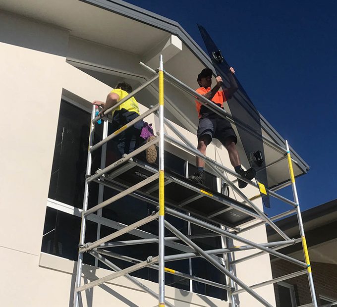 Glazier-in-Yamba.-Cozens-Glass